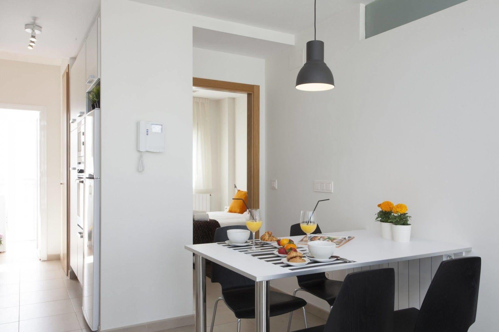 Singularstays Mar44 *
